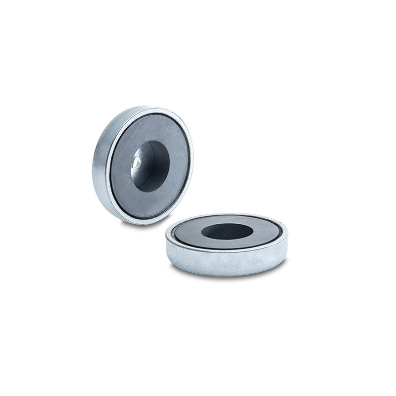 Base magnética de Ferrita con agujero  63 x 14 x 6.5 x 24 mm